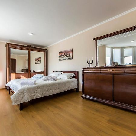 Super Comfort Flat For You Near The Metro. كييف المظهر الخارجي الصورة
